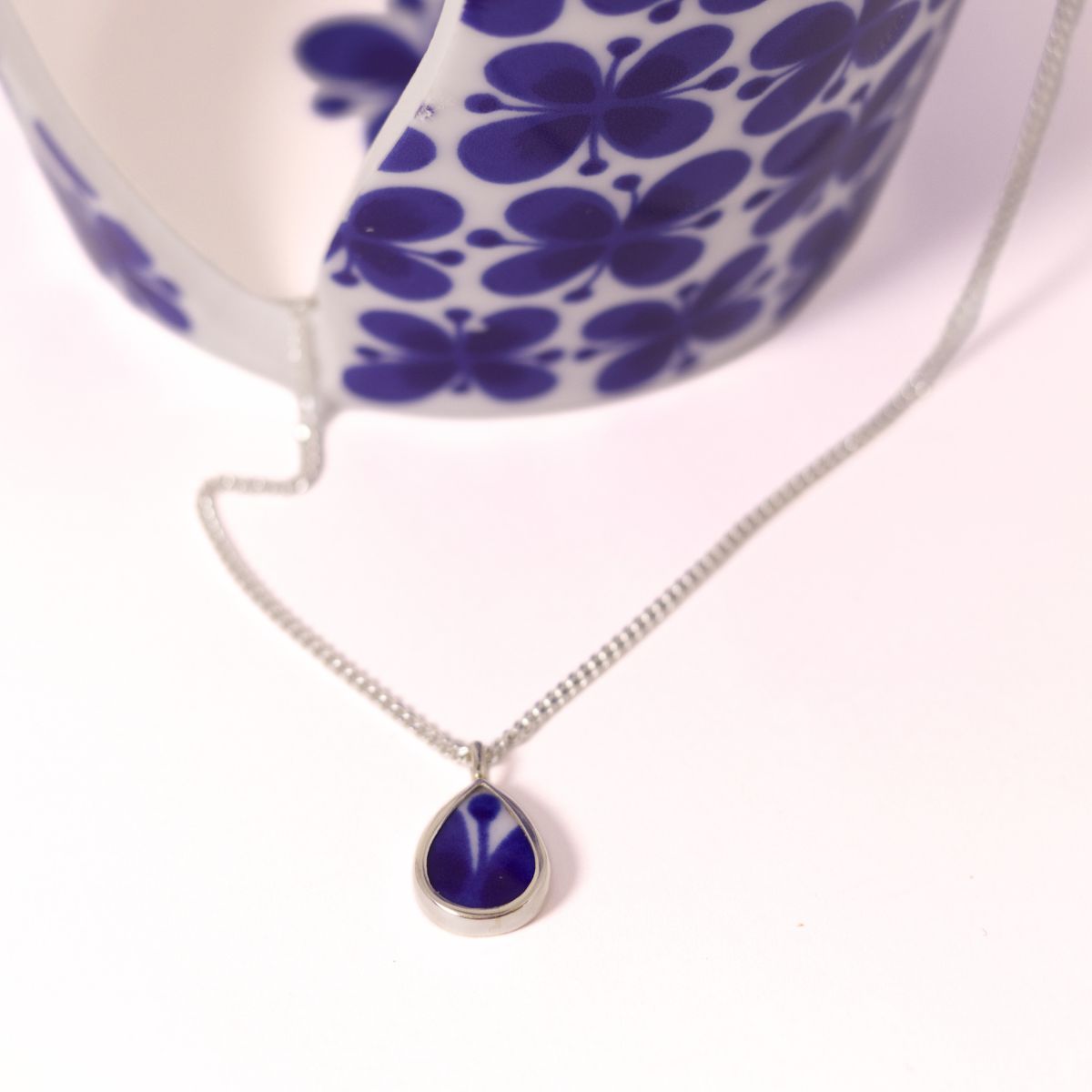 Mon Amie Petite Droppe Necklace